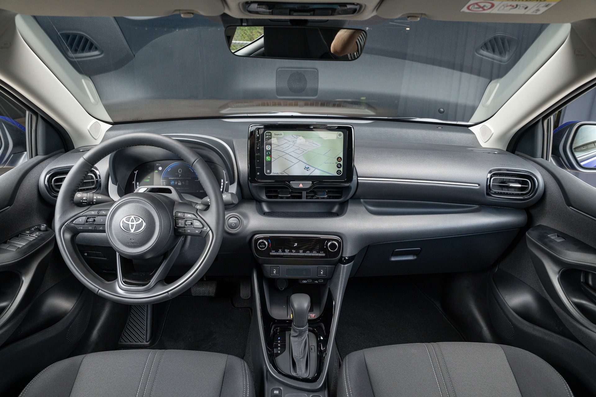 TOYOTA Yaris 1.5 e-CVT-image-14