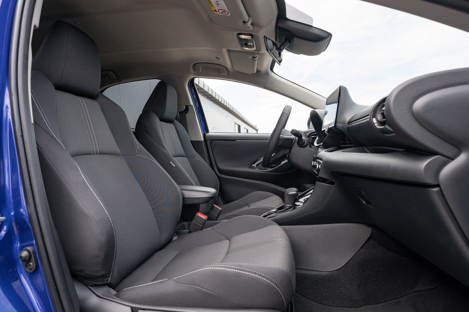 TOYOTA Yaris 1.5 e-CVT-image-10