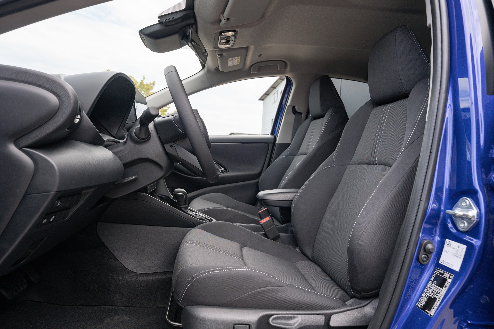 TOYOTA Yaris 1.5 e-CVT-image-9