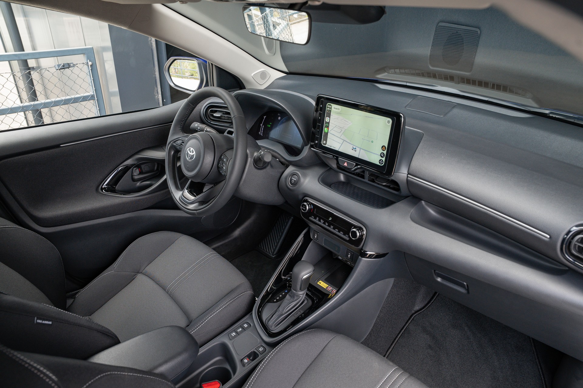 TOYOTA Yaris 1.5 e-CVT-image-13