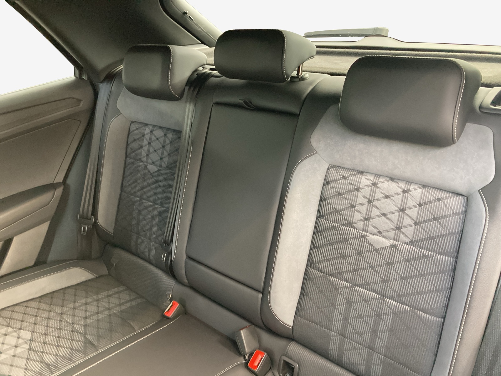 VW T-Roc 2.0 TSI R-Line DSG 4Motion-image-11