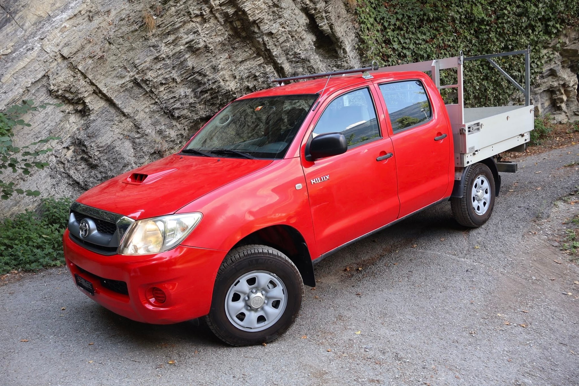 TOYOTA Hilux 4x4 DoubleCab LineaTerra-image-2