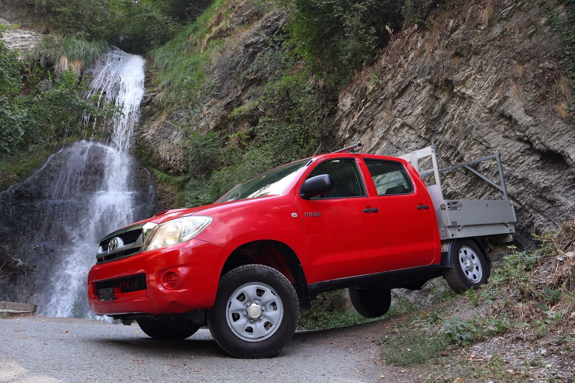 TOYOTA Hilux 4x4 DoubleCab LineaTerra-image-1