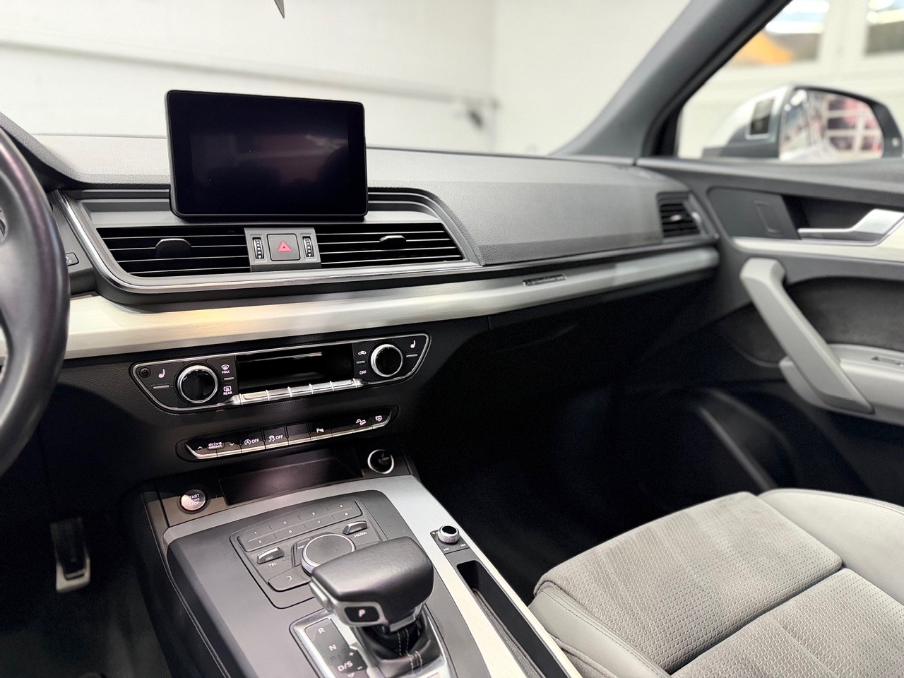 AUDI SQ5 3.0 TFSI quattro | CH-FZ | Anhängerkupplung | Dachträger | Luftfahrwerk-image-16