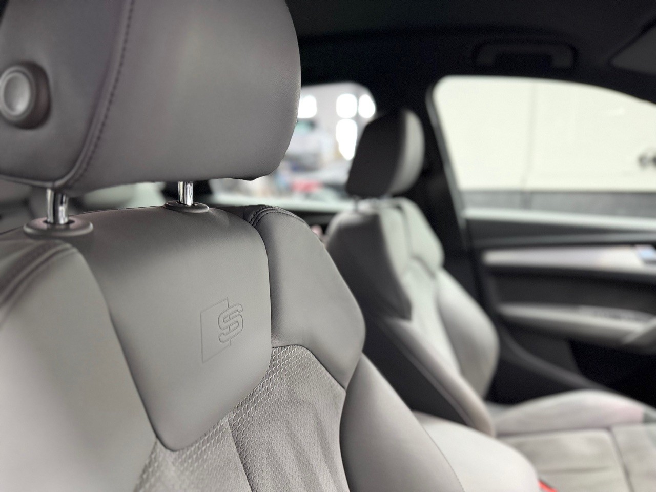 AUDI SQ5 3.0 TFSI quattro | CH-FZ | Anhängerkupplung | Dachträger | Luftfahrwerk-image-24