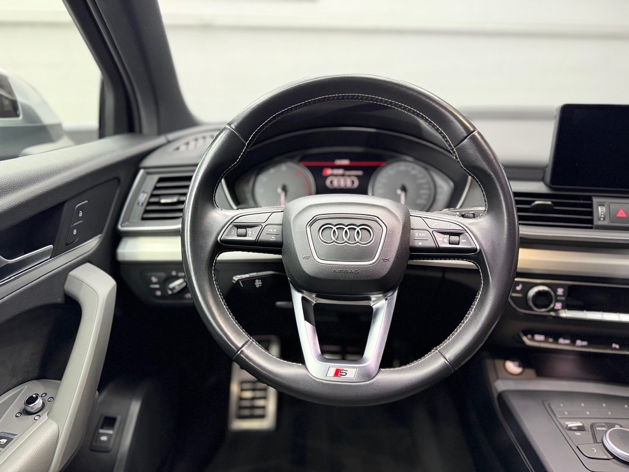 AUDI SQ5 3.0 TFSI quattro | CH-FZ | Anhängerkupplung | Dachträger | Luftfahrwerk-image-15