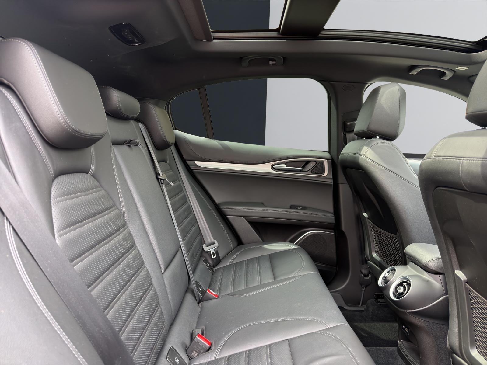 ALFA ROMEO Stelvio 2.0 Q4 280 Veloce-image-14