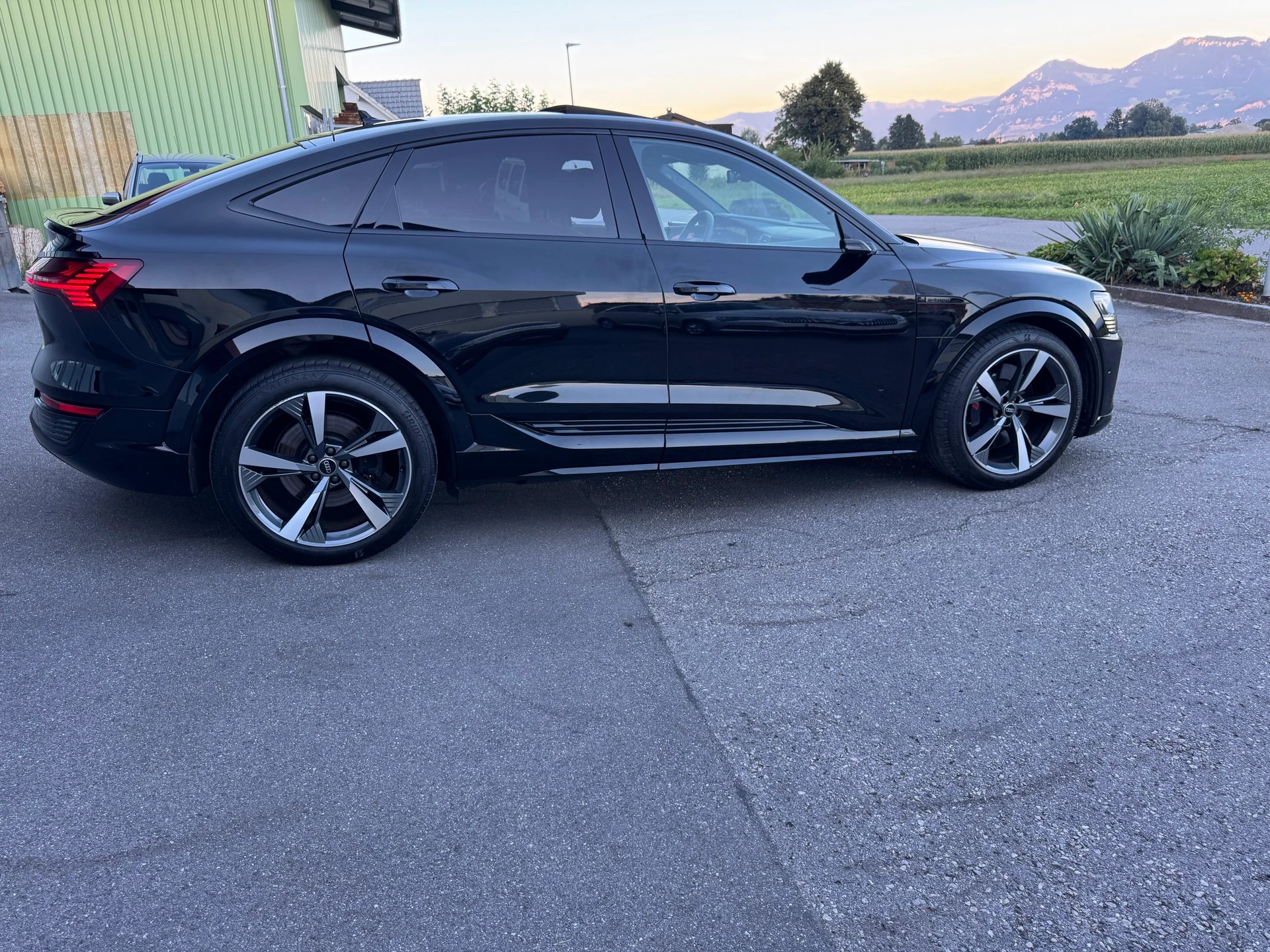 AUDI SQ8 Sportback e-tron quattro-image-10
