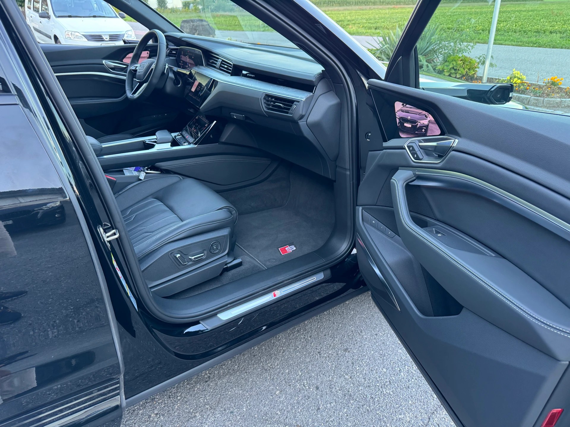 AUDI SQ8 Sportback e-tron quattro-image-14