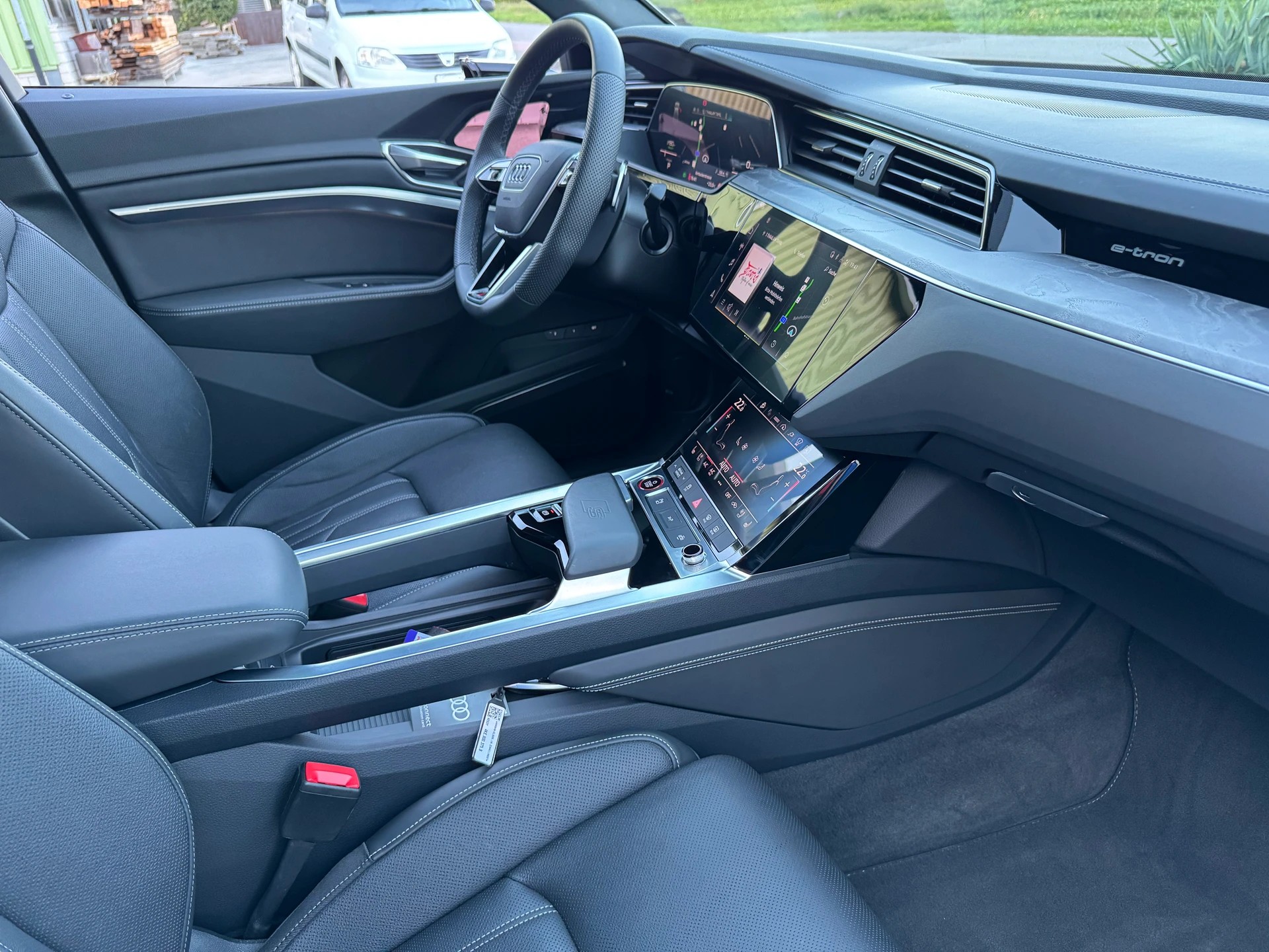 AUDI SQ8 Sportback e-tron quattro-image-13