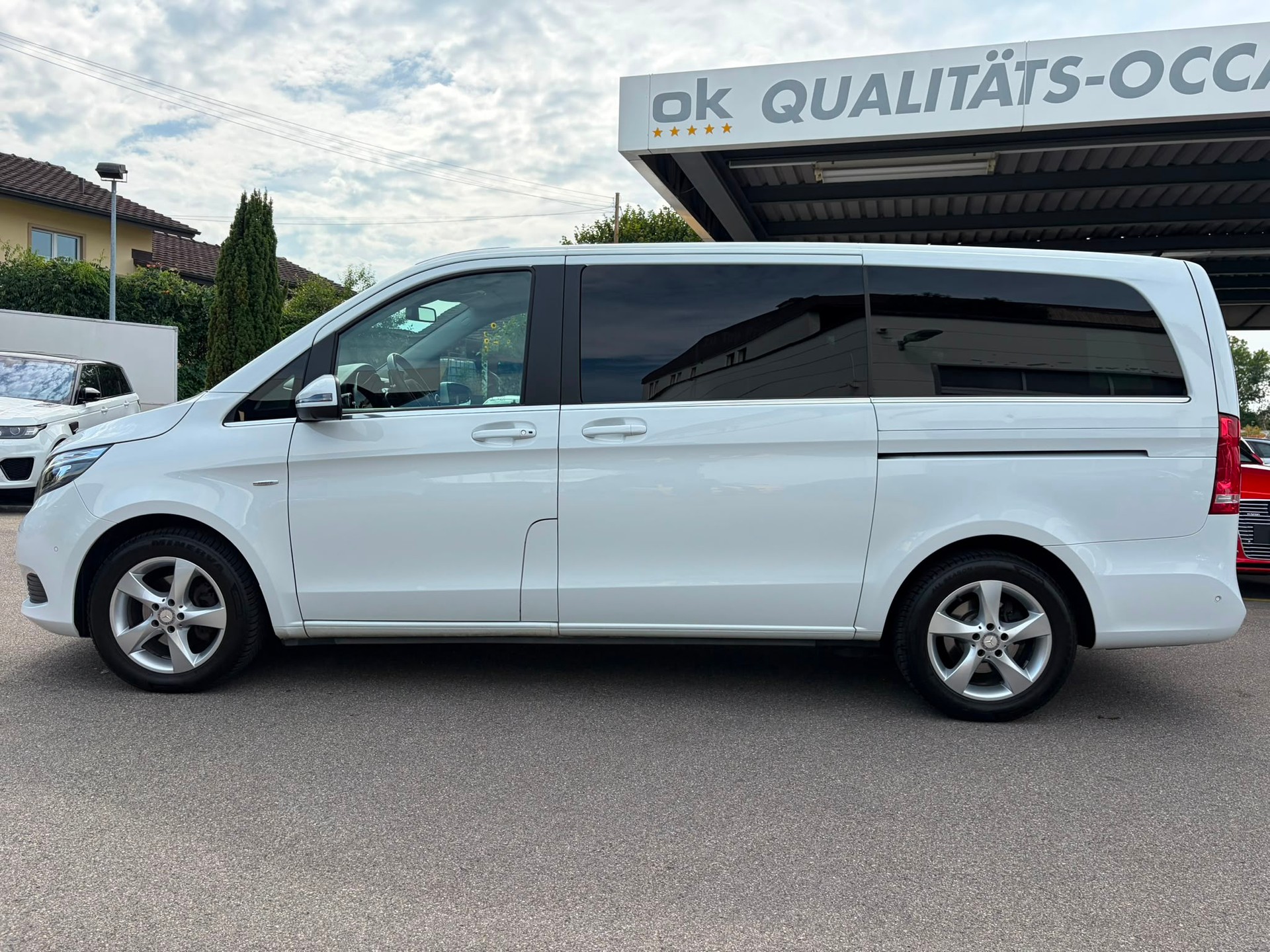 MERCEDES-BENZ V 220 d Avantgarde lang 7G-Tronic-image-3
