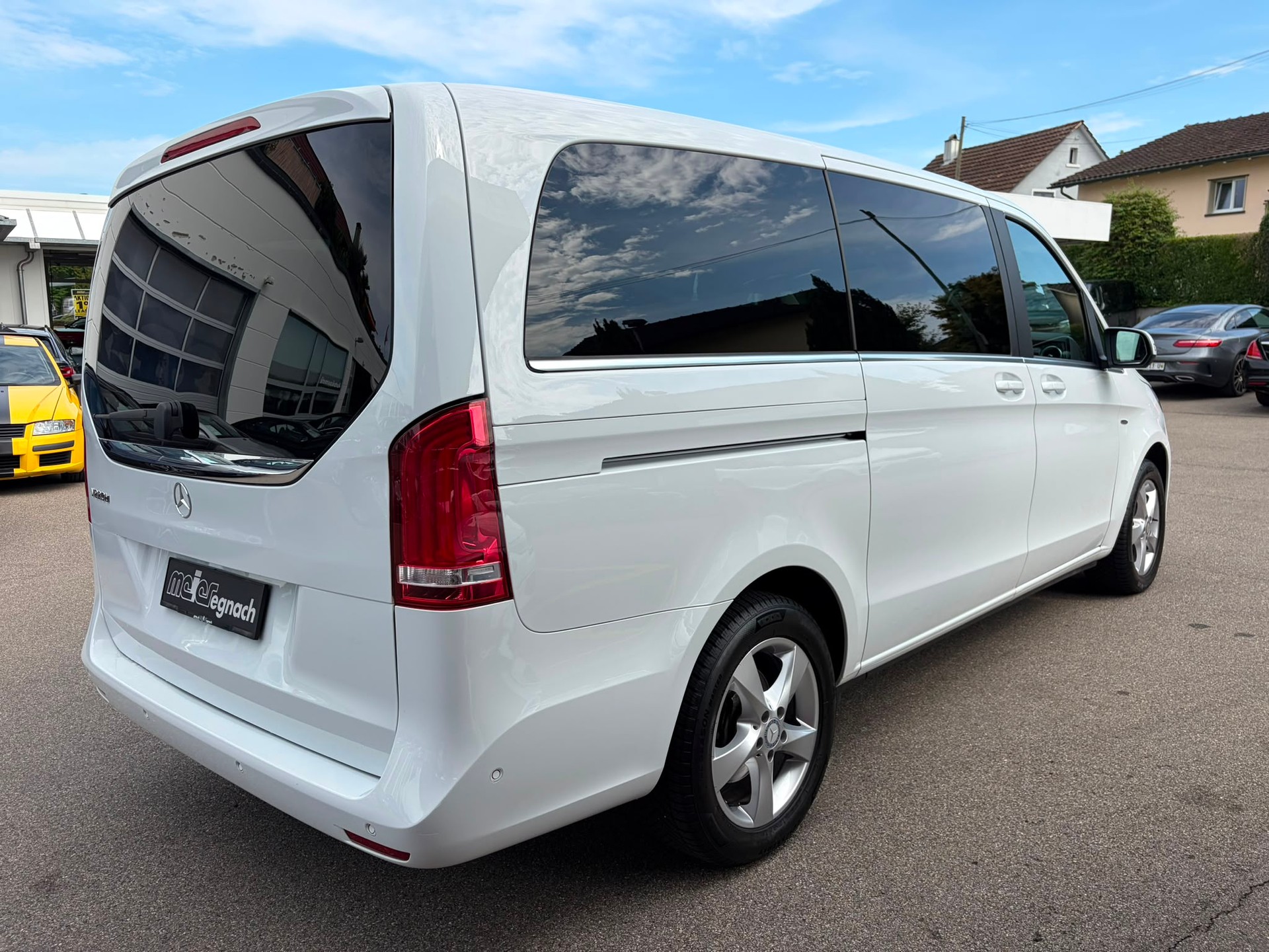 MERCEDES-BENZ V 220 d Avantgarde lang 7G-Tronic-image-8