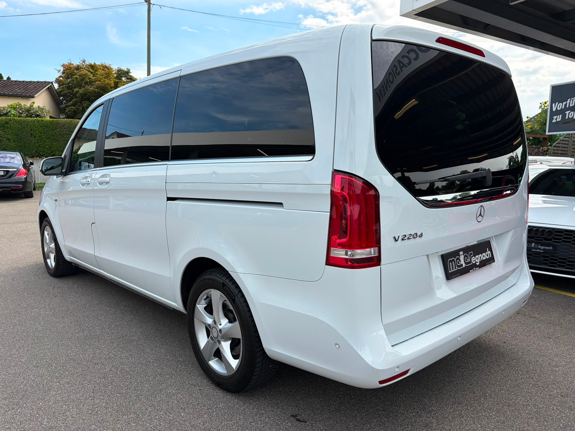 MERCEDES-BENZ V 220 d Avantgarde lang 7G-Tronic-image-5