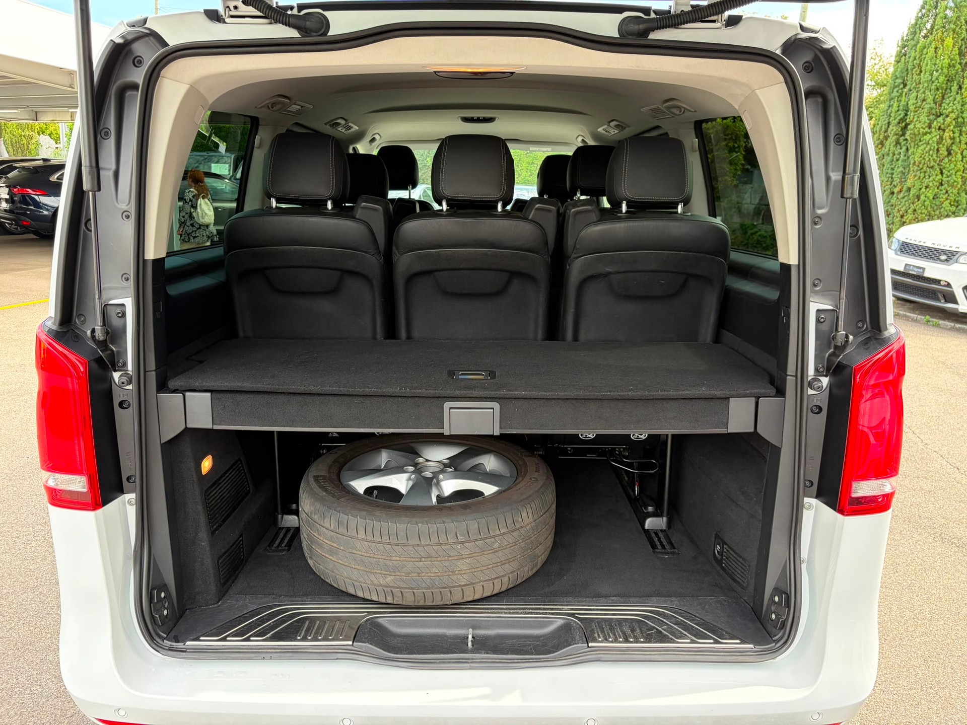 MERCEDES-BENZ V 220 d Avantgarde lang 7G-Tronic-image-7