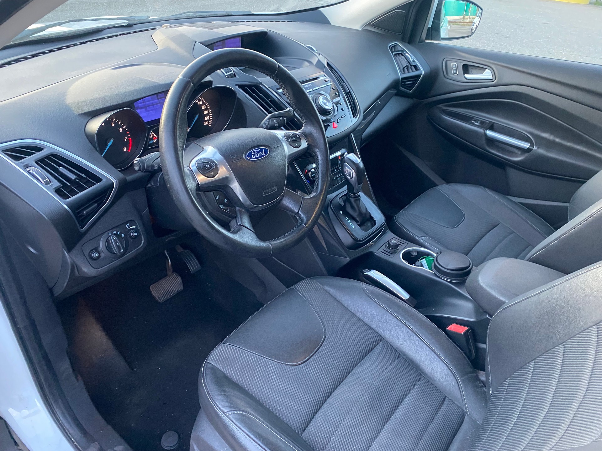 FORD Kuga 1.6 SCTi Carving 4WD Automatic-image-4