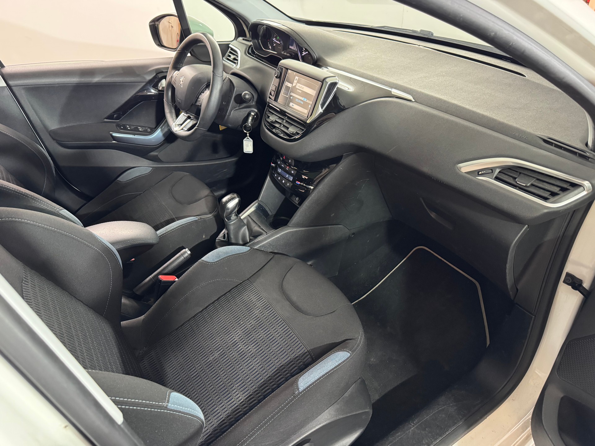PEUGEOT 208 1.6 VTI Allure-image-8