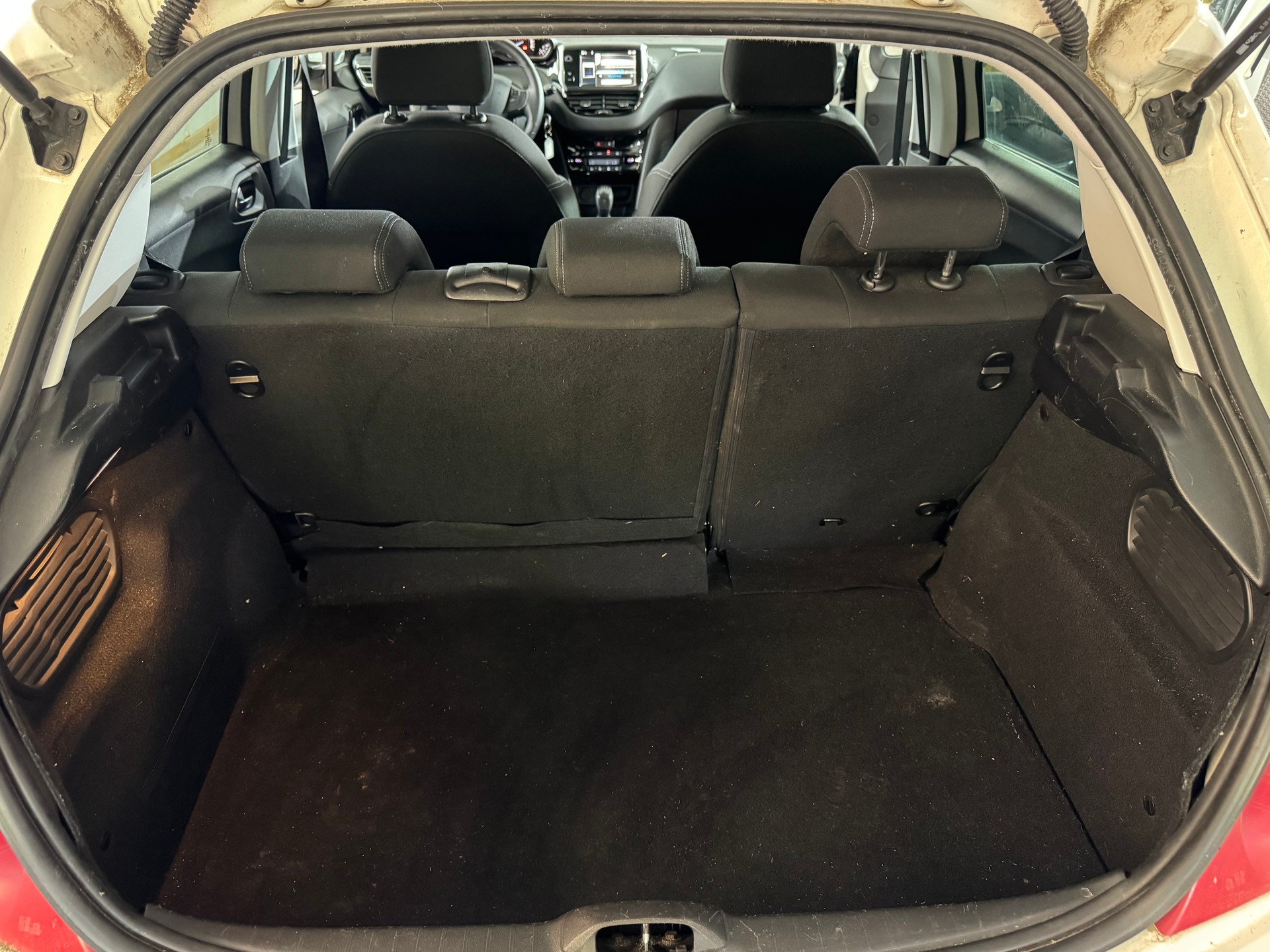 PEUGEOT 208 1.6 VTI Allure-image-11