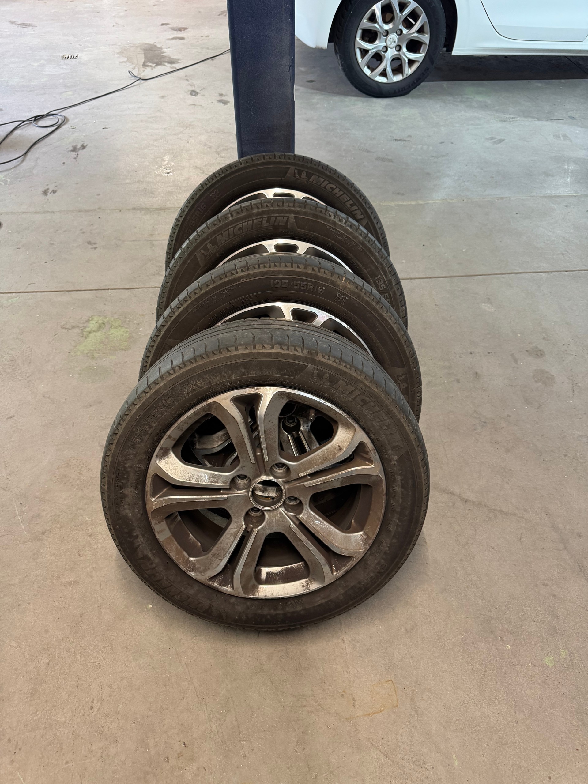 PEUGEOT 208 1.6 VTI Allure-image-12