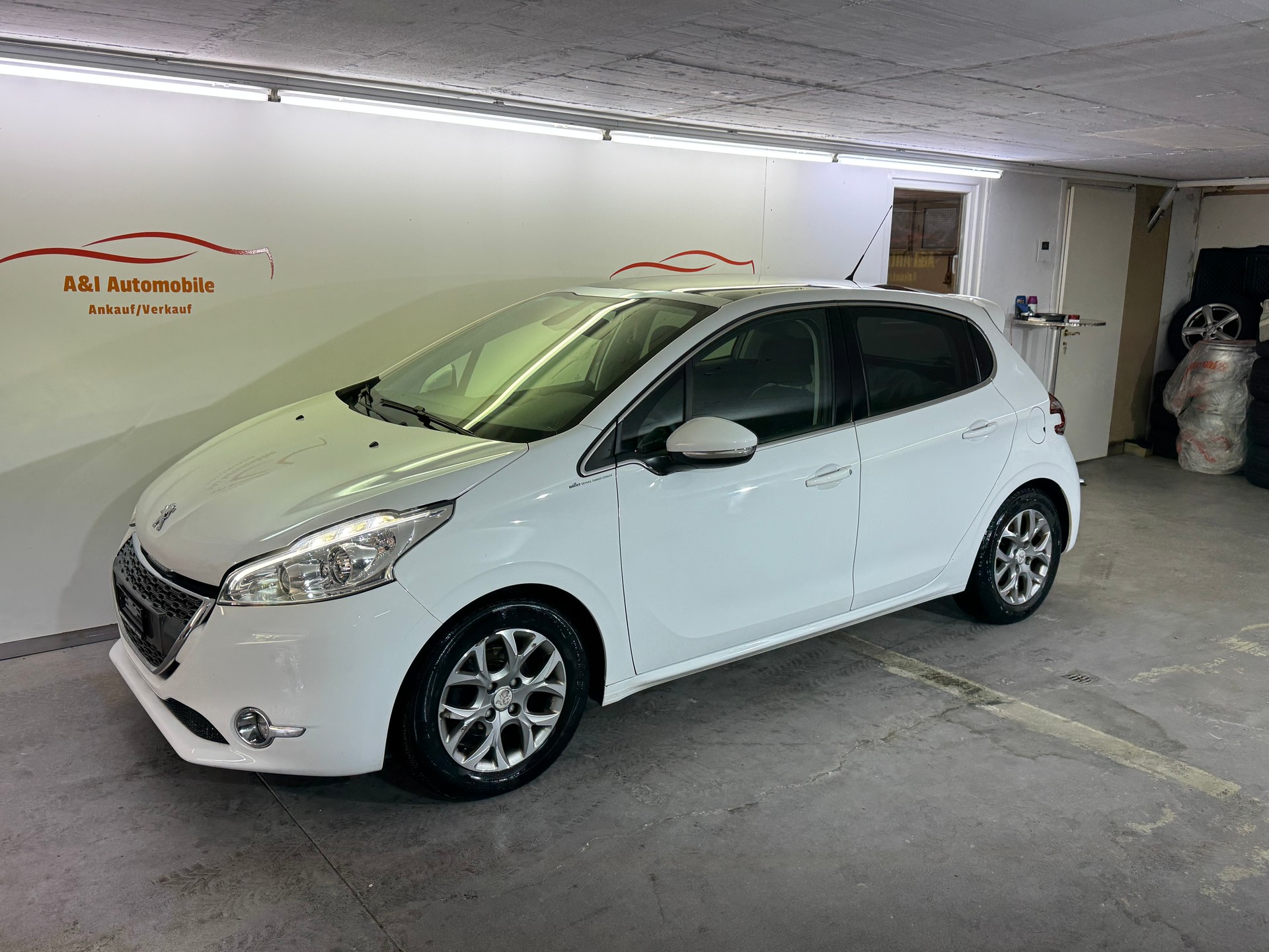 PEUGEOT 208 1.6 VTI Allure-image-0