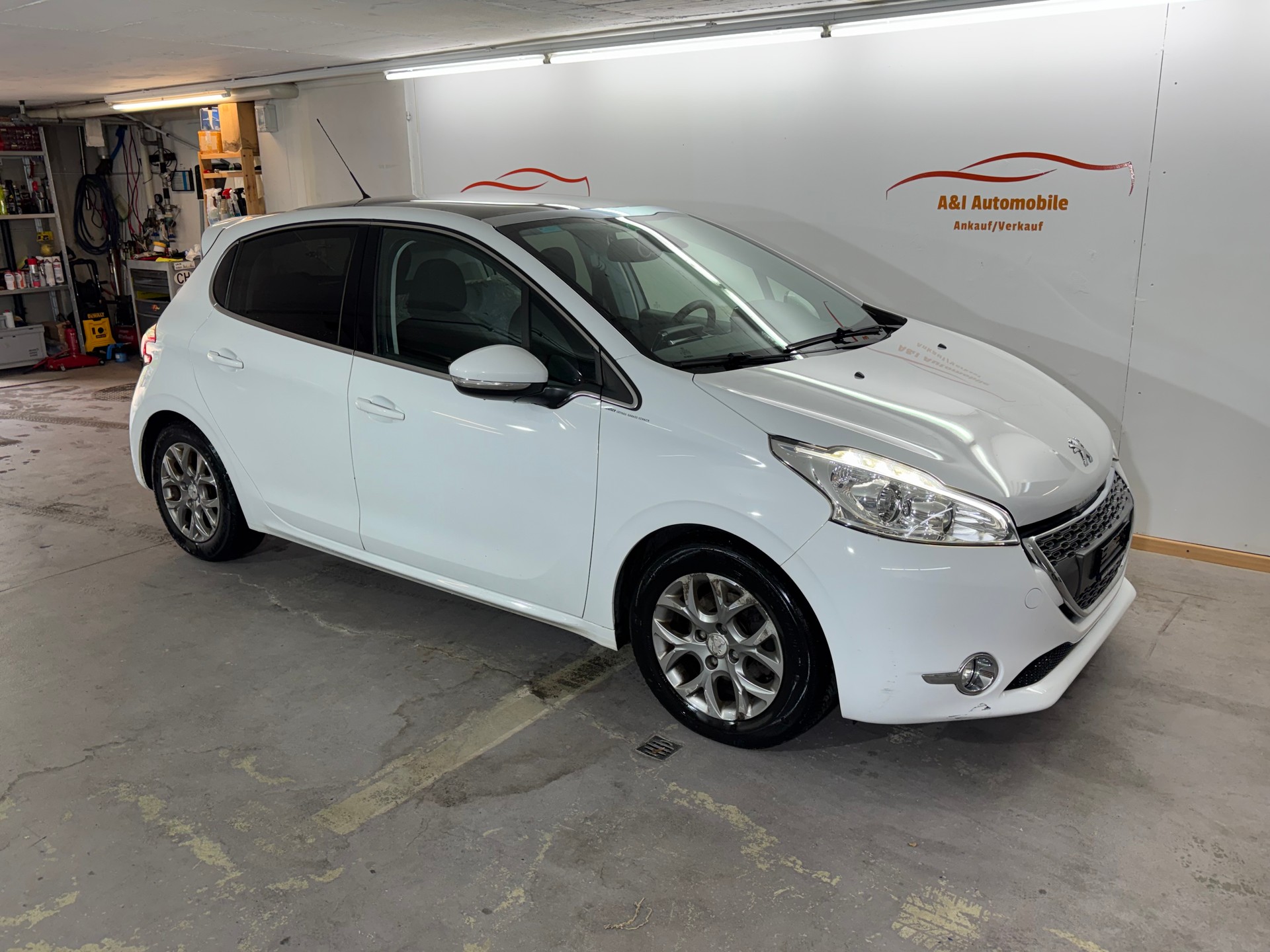 PEUGEOT 208 1.6 VTI Allure-image-1