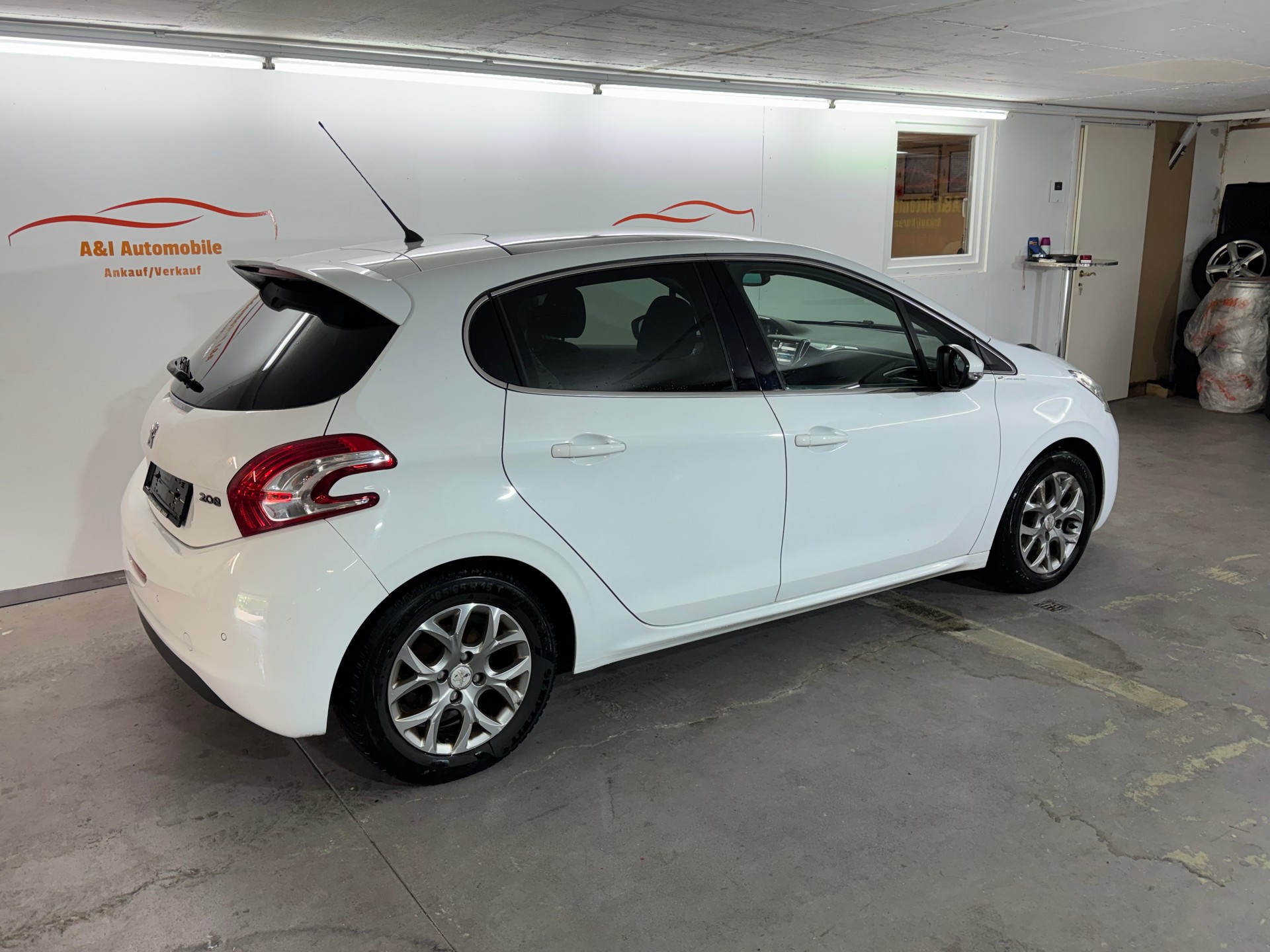 PEUGEOT 208 1.6 VTI Allure-image-3
