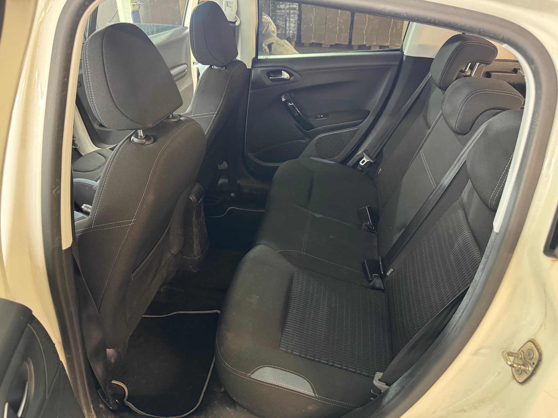 PEUGEOT 208 1.6 VTI Allure-image-10