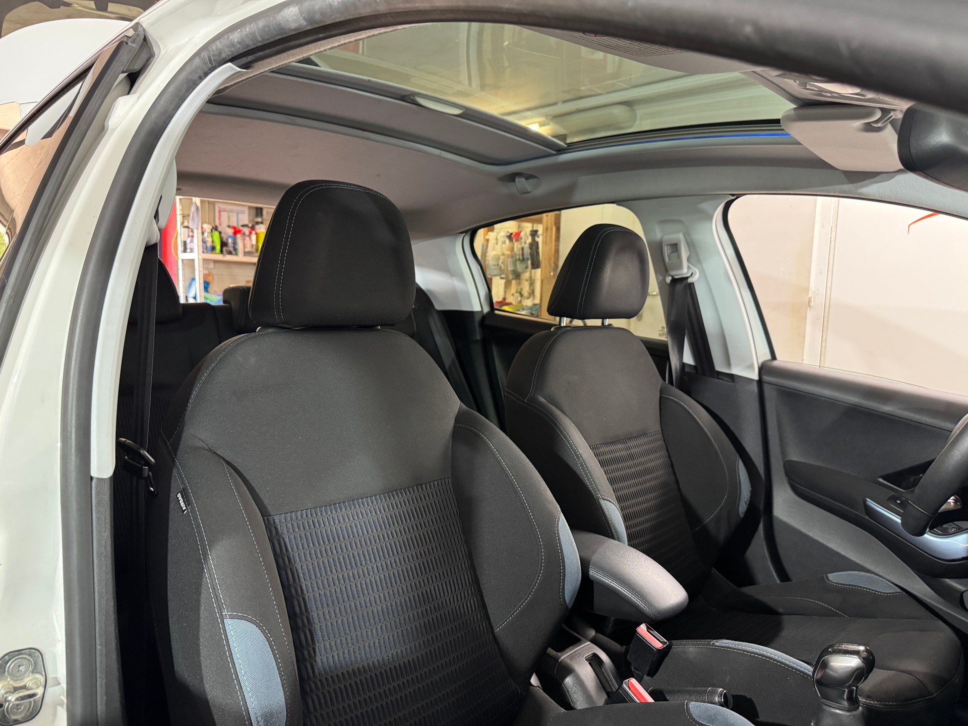 PEUGEOT 208 1.6 VTI Allure-image-9