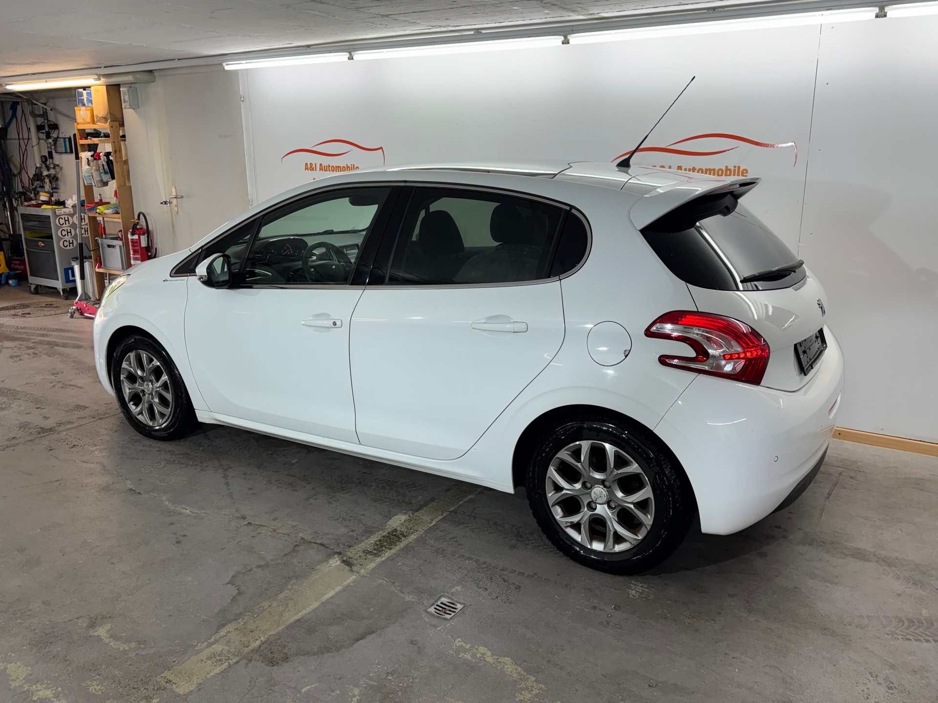 PEUGEOT 208 1.6 VTI Allure-image-2