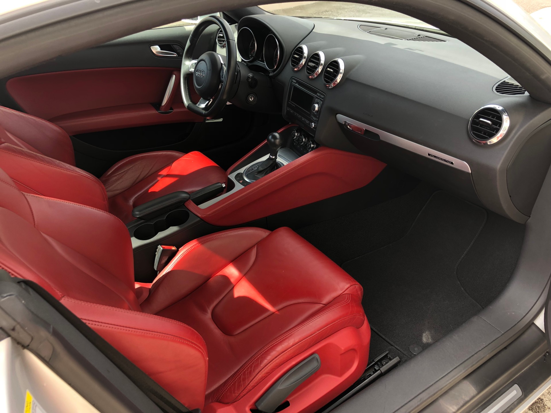AUDI TT Coupé 3.2 quattro-image-11