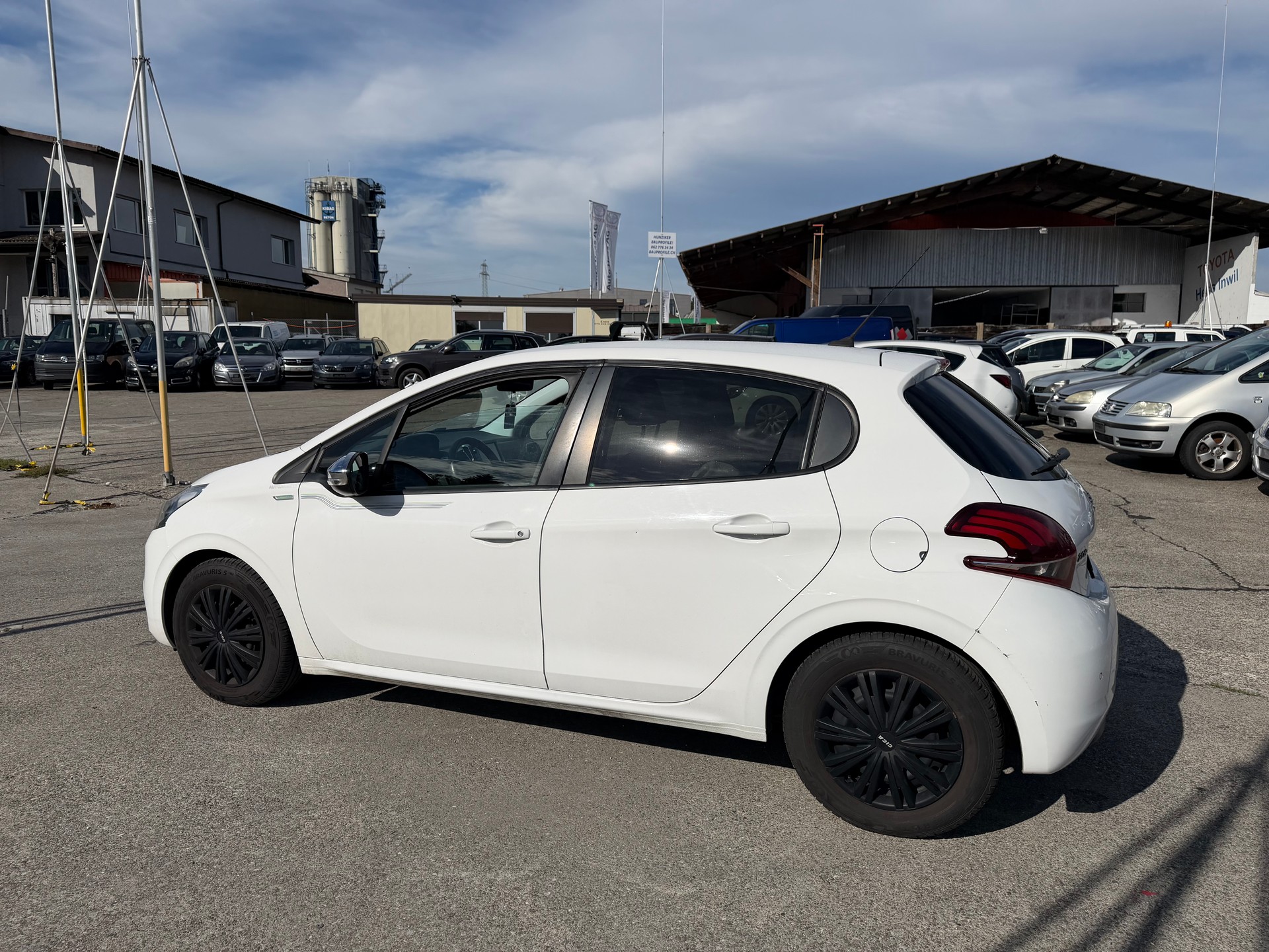 PEUGEOT 208 1.2 PureTech Active-image-7