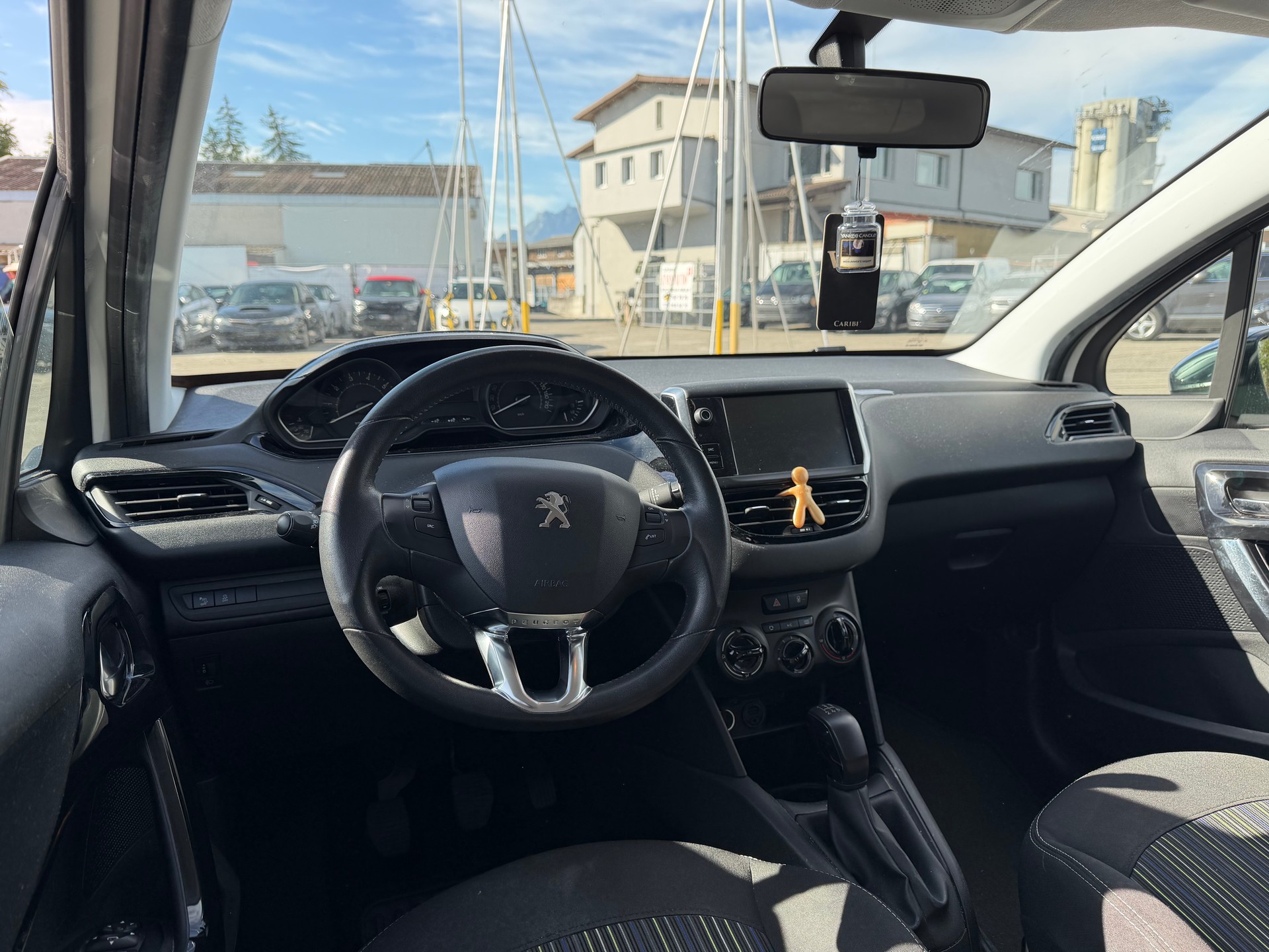 PEUGEOT 208 1.2 PureTech Active-image-10