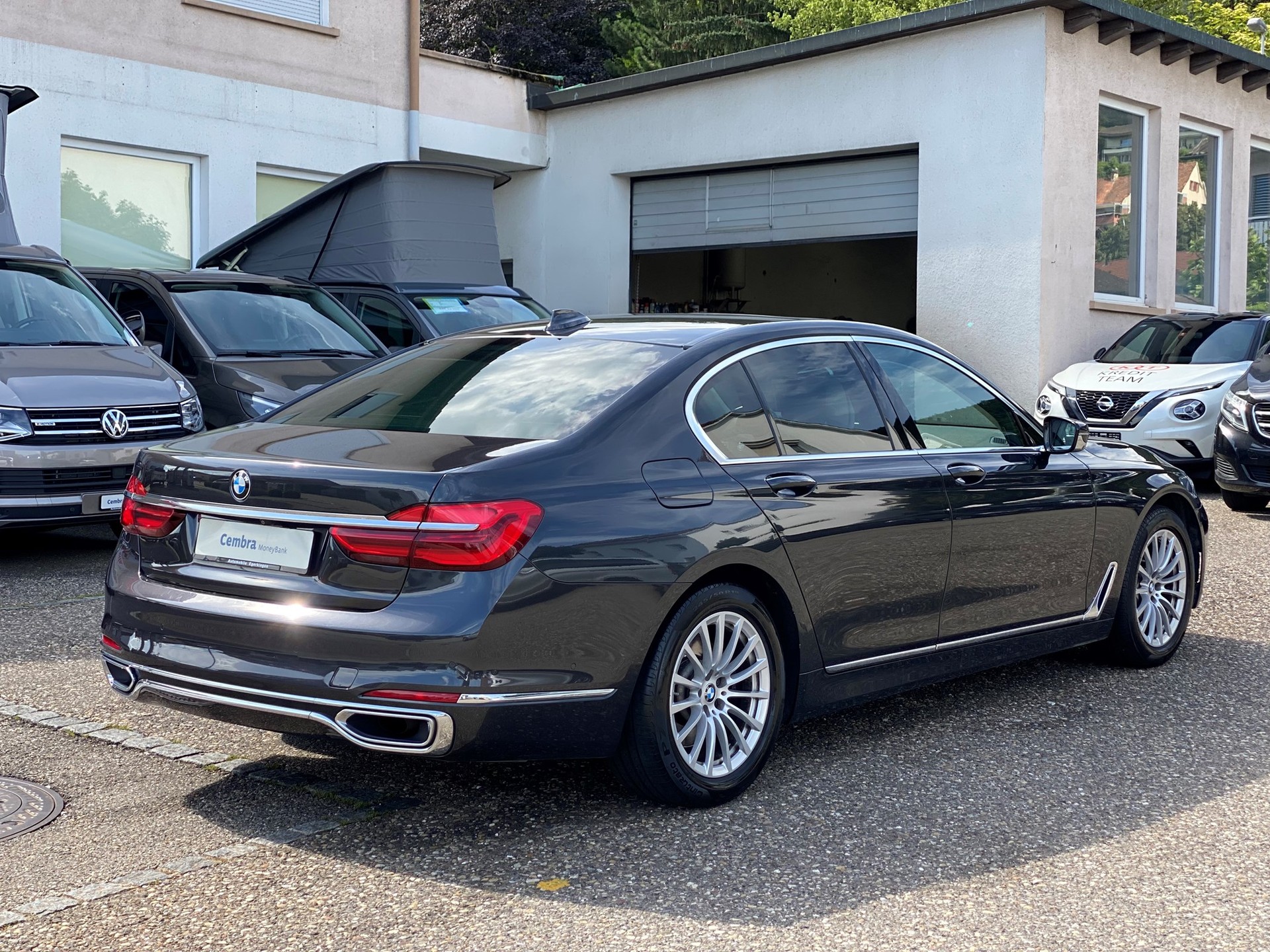 BMW 740d xDrive-image-1
