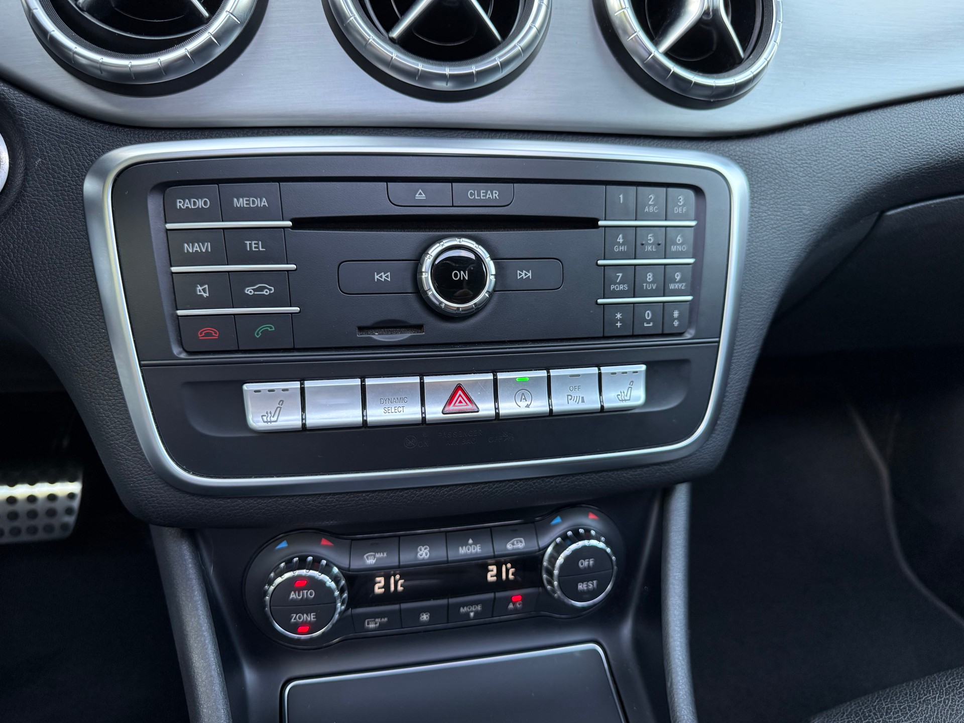 MERCEDES-BENZ CLA 250 AMG Line 7G-DCT 4Matic-image-16