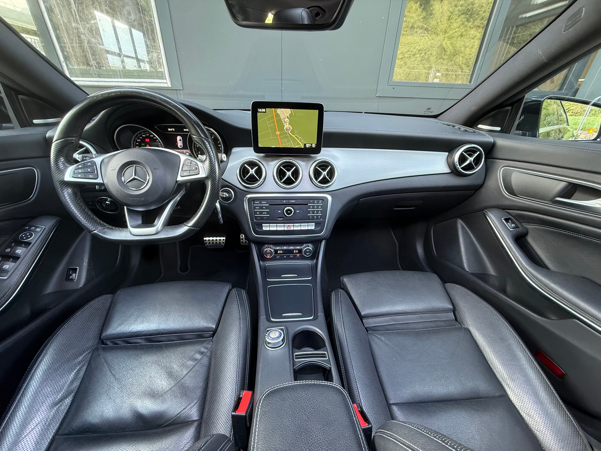 MERCEDES-BENZ CLA 250 AMG Line 7G-DCT 4Matic-image-12