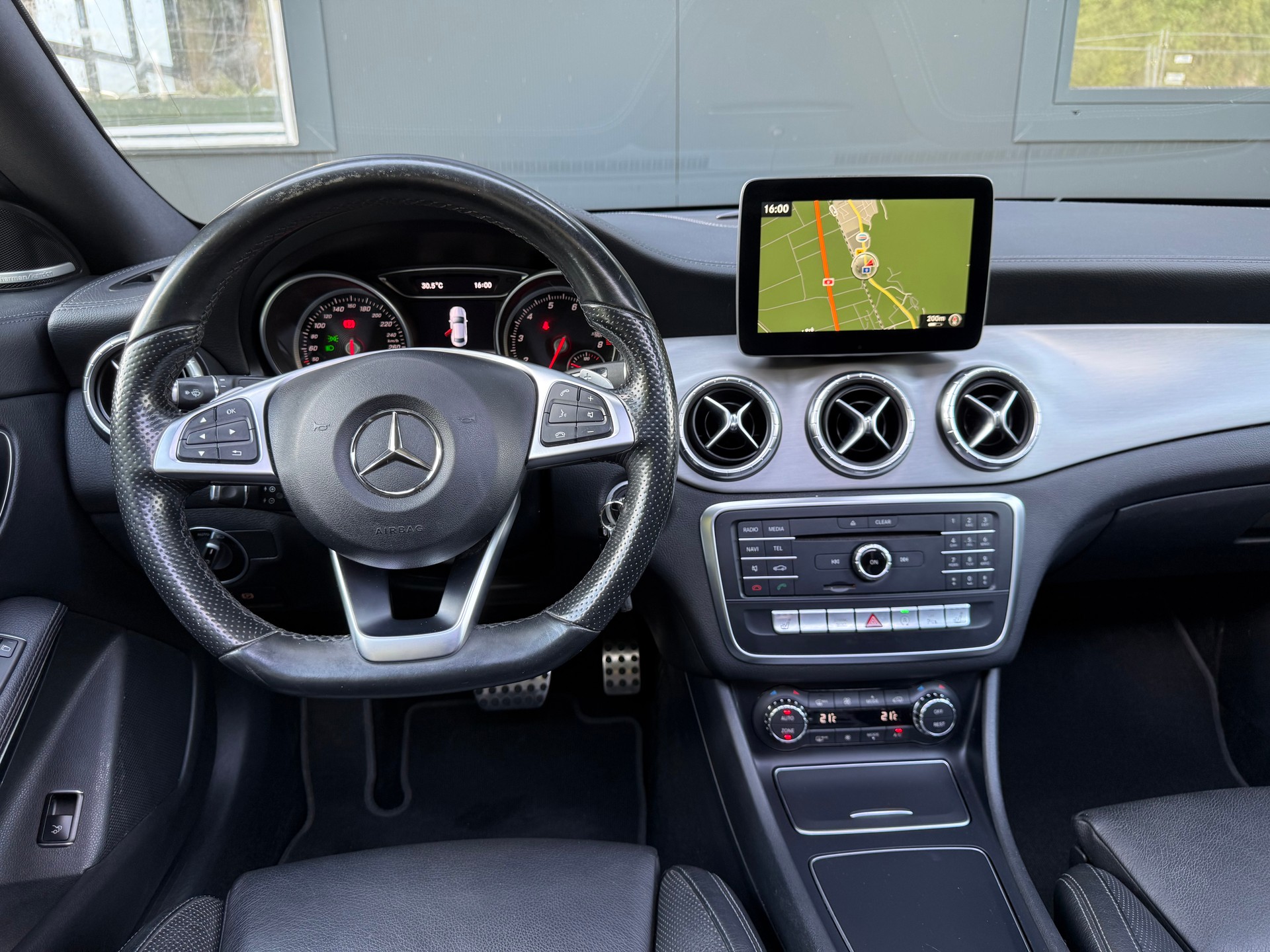 MERCEDES-BENZ CLA 250 AMG Line 7G-DCT 4Matic-image-11