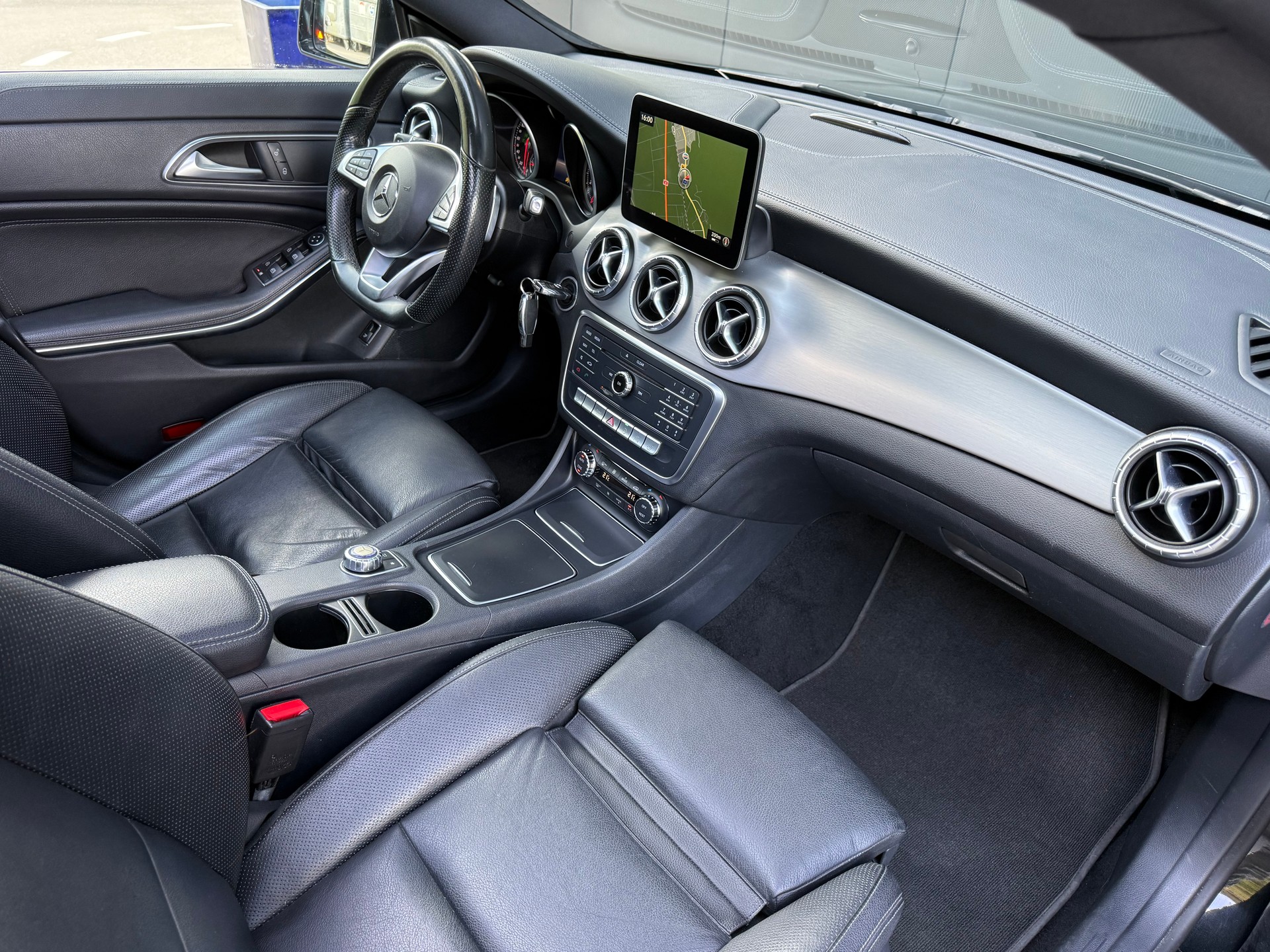 MERCEDES-BENZ CLA 250 AMG Line 7G-DCT 4Matic-image-13