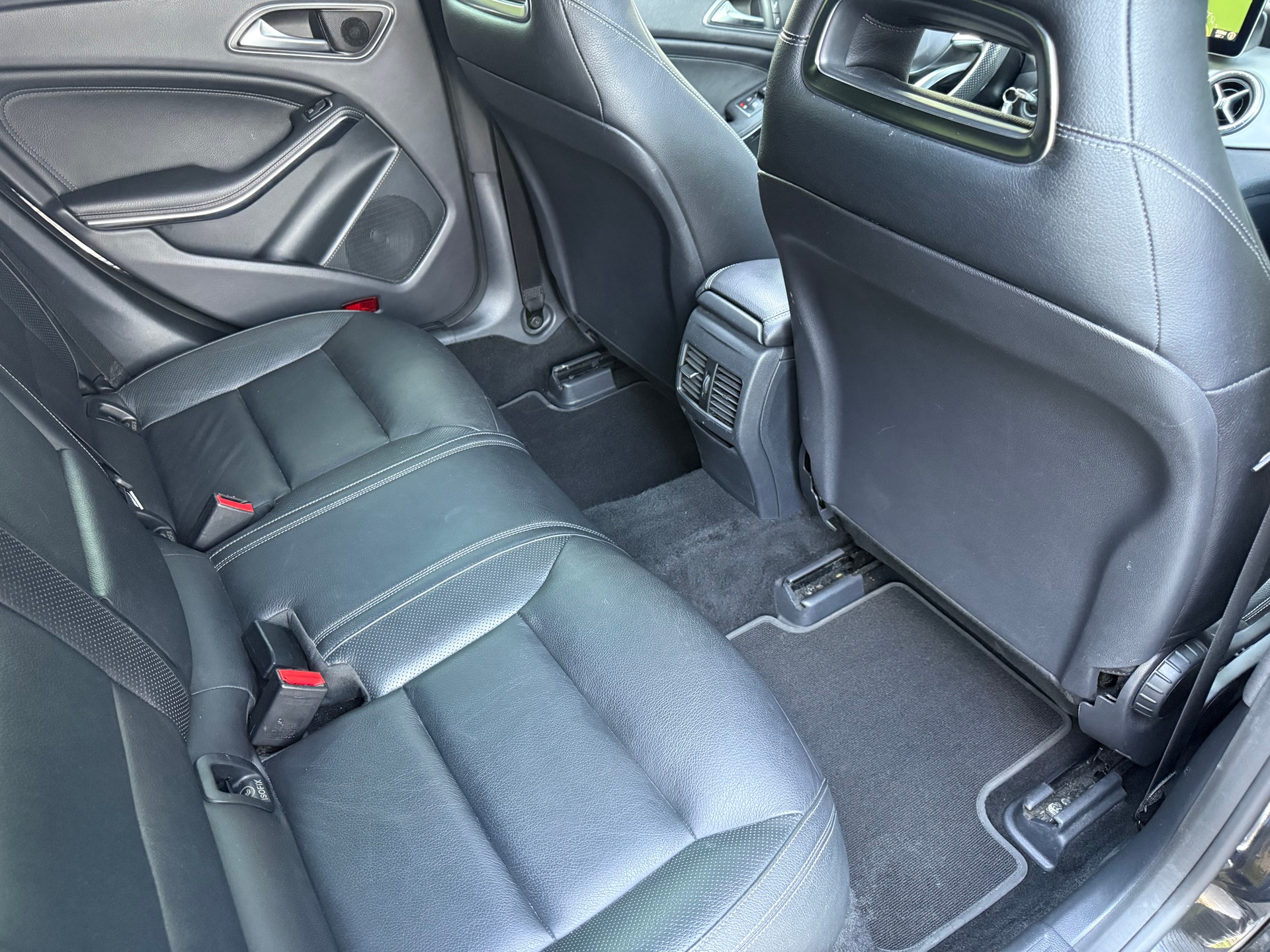 MERCEDES-BENZ CLA 250 AMG Line 7G-DCT 4Matic-image-14
