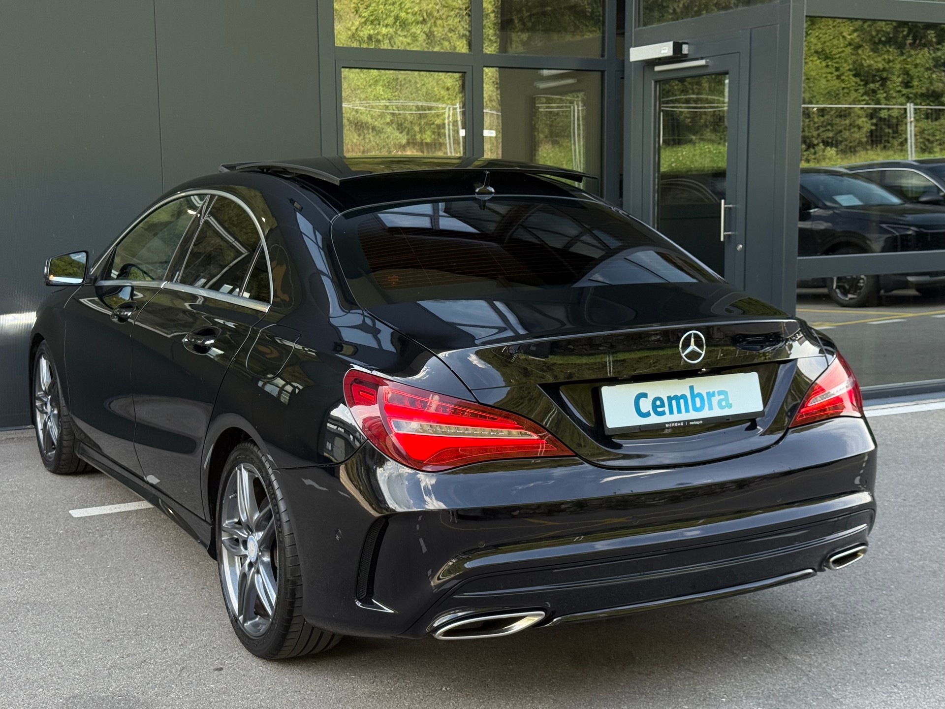 MERCEDES-BENZ CLA 250 AMG Line 7G-DCT 4Matic-image-3