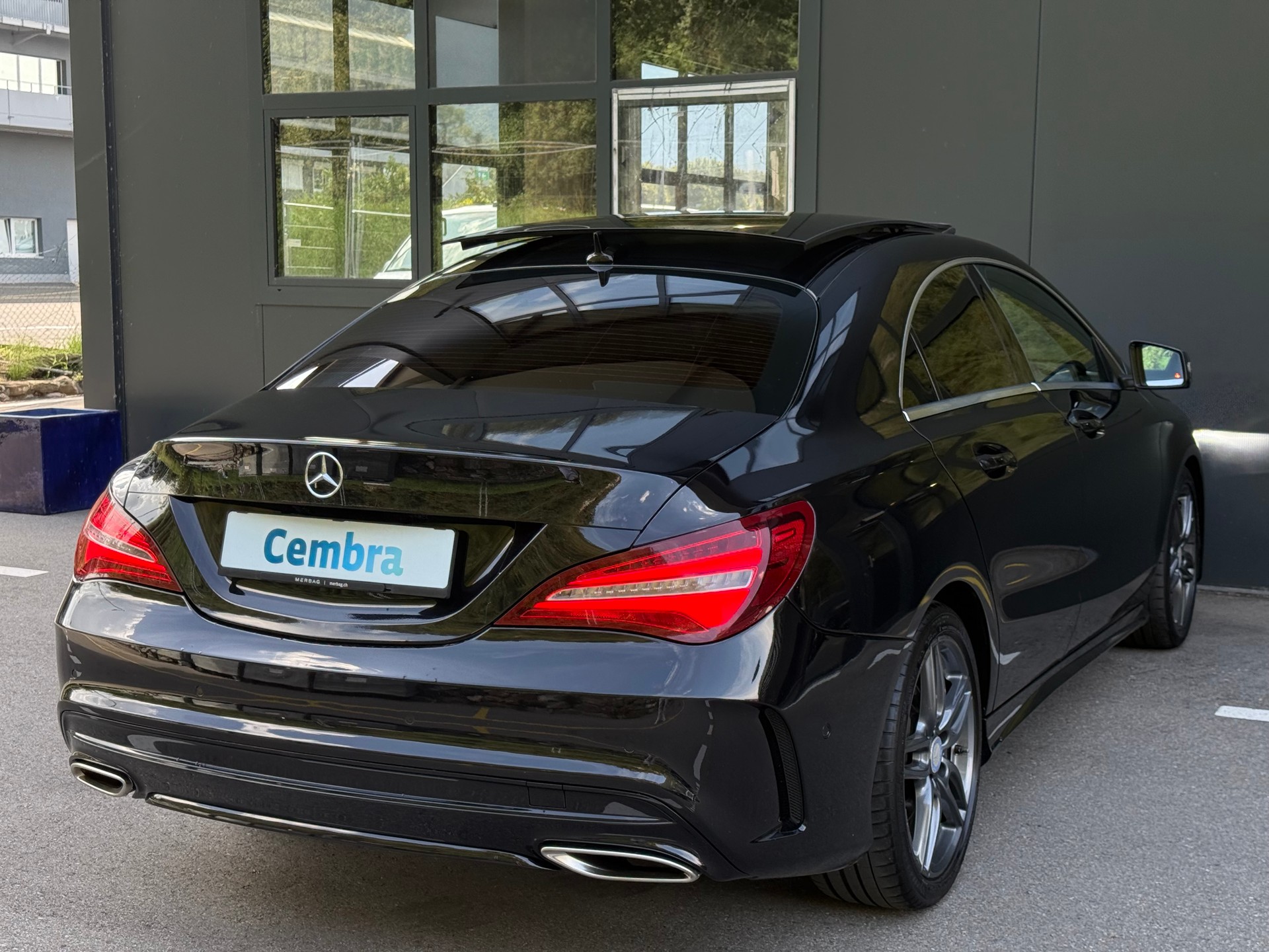 MERCEDES-BENZ CLA 250 AMG Line 7G-DCT 4Matic-image-4