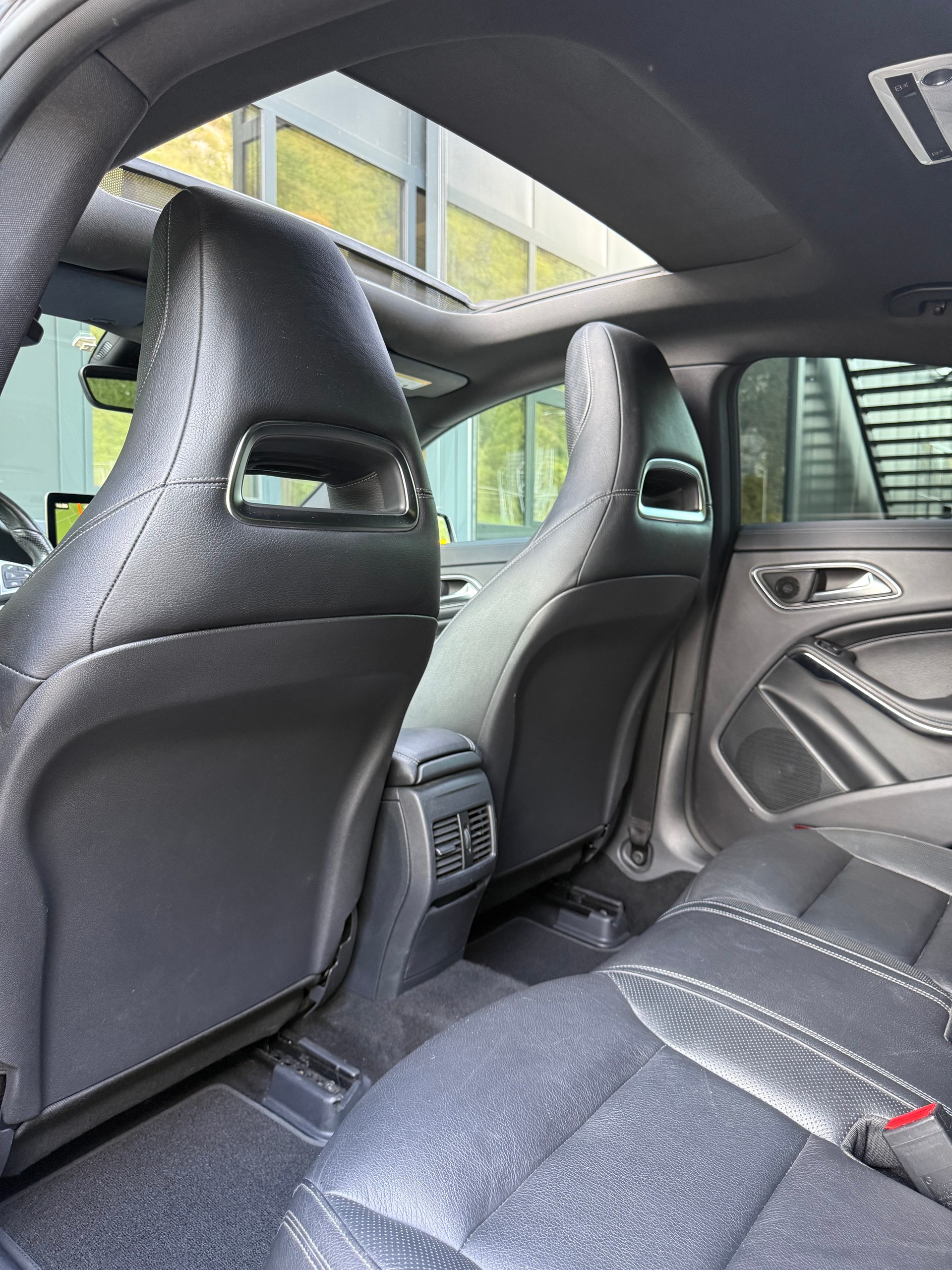MERCEDES-BENZ CLA 250 AMG Line 7G-DCT 4Matic-image-15