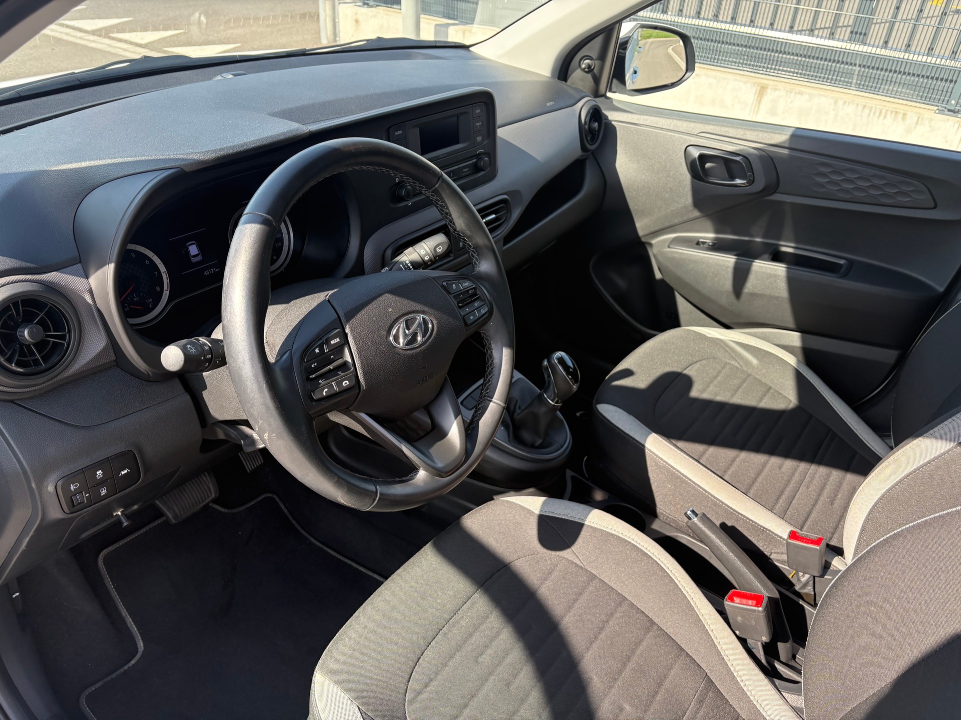 HYUNDAI i10 1.0 Origo Automat-image-9