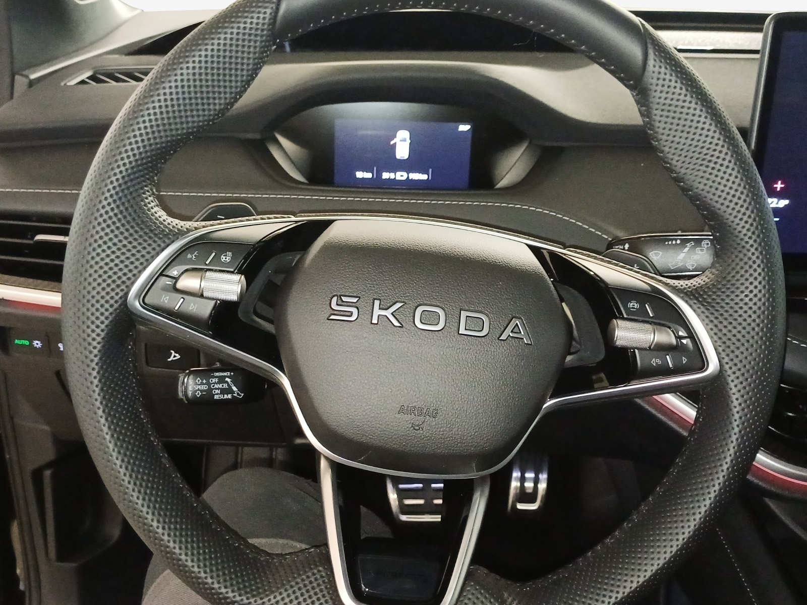 SKODA Elroq 85x Sportline 4x4-image-9