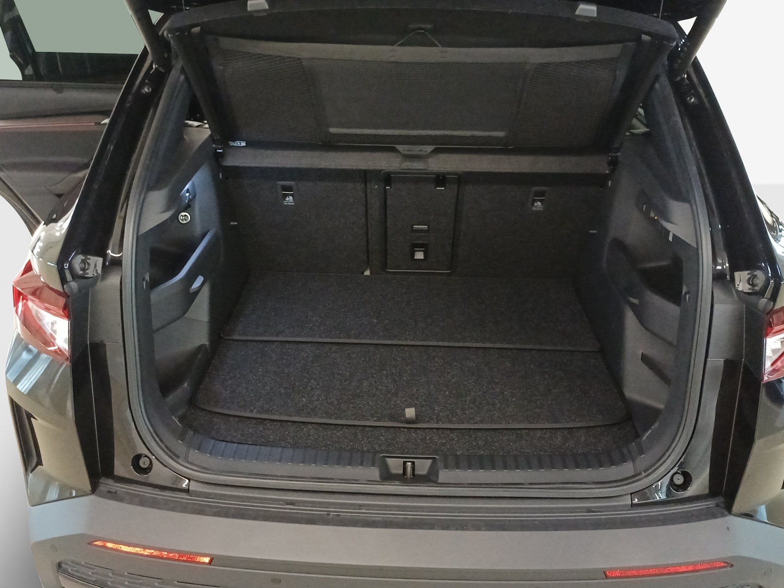 SKODA Elroq 85x Sportline 4x4-image-11