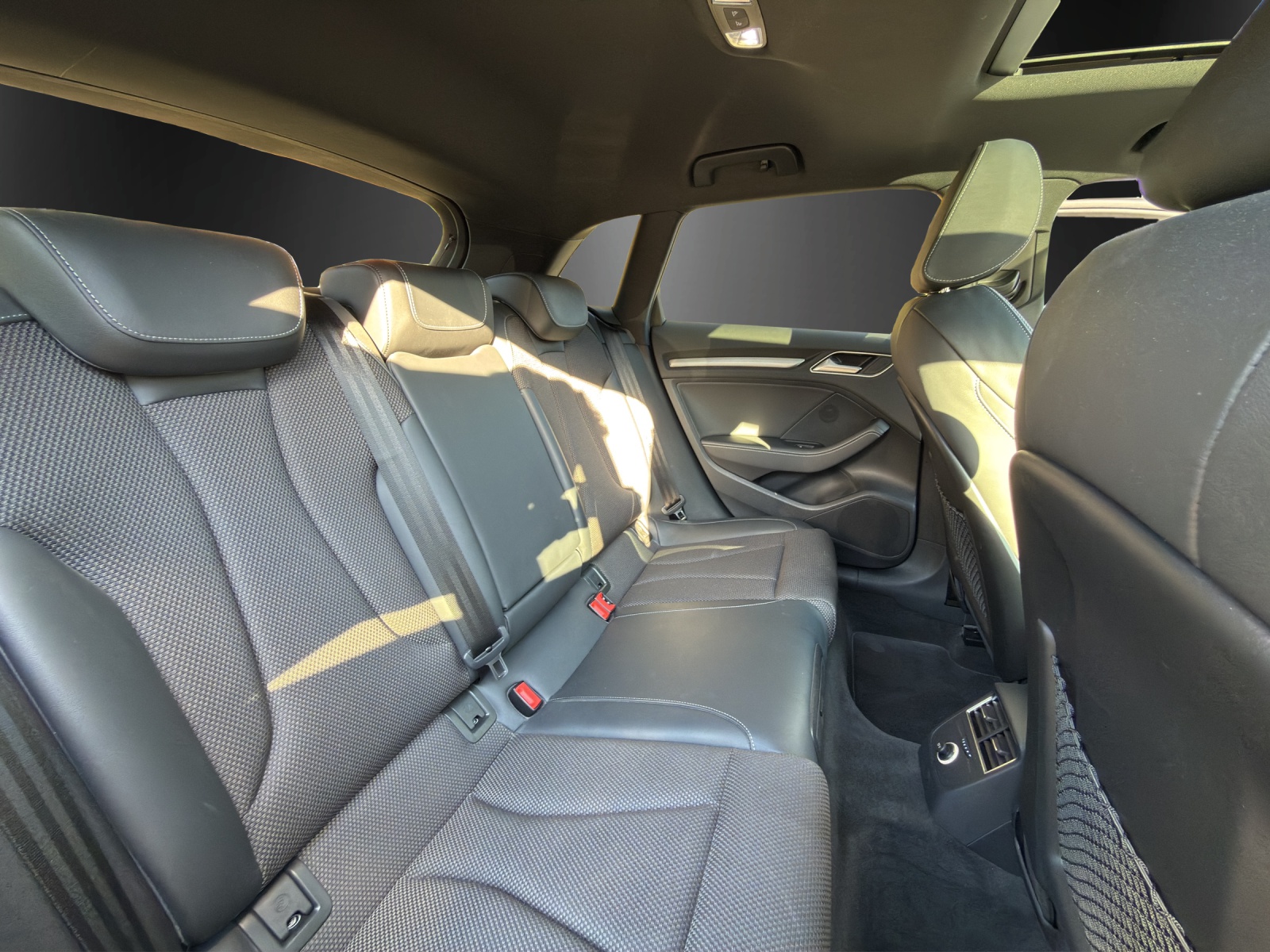 AUDI A3 Sportback 1.4 e-tron Sport S-tronic-image-7