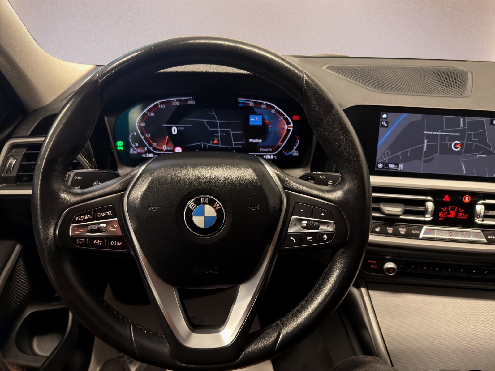 BMW 320d xDrive 48V Touring Steptronic-image-8