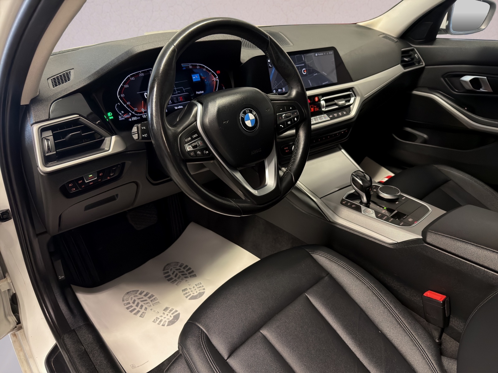 BMW 320d xDrive 48V Touring Steptronic-image-7