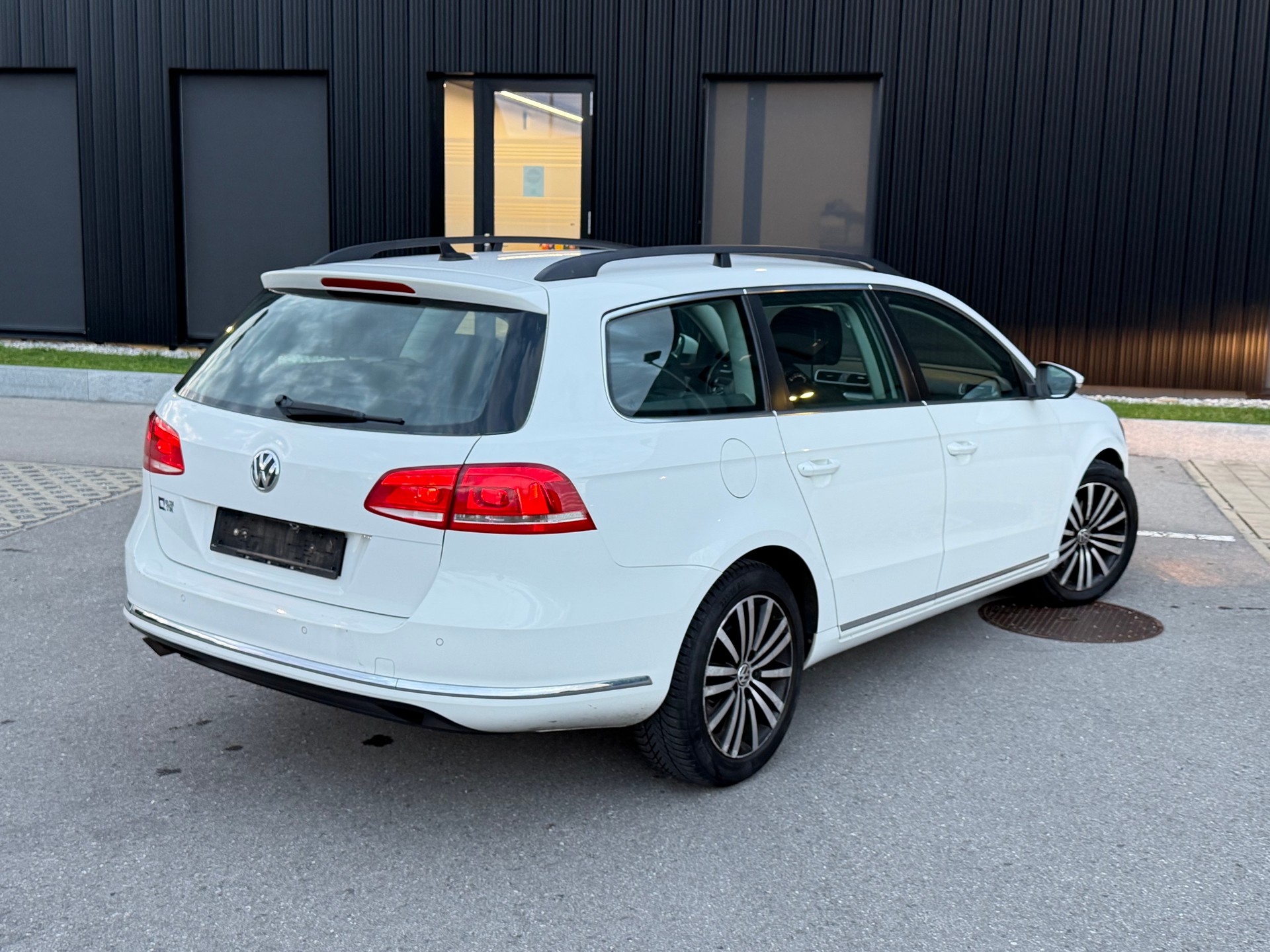 VW Passat Variant 1.6 TDI BMT Comfortline-image-5