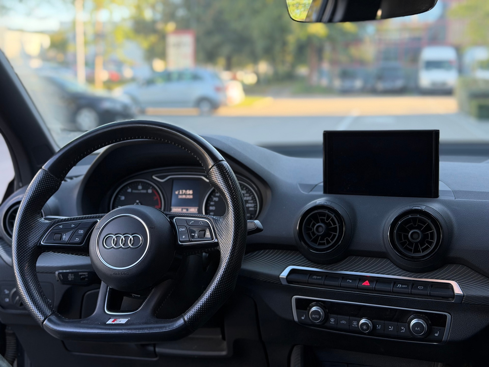 AUDI Q2 1.4 TFSI sport S-tronic-image-12