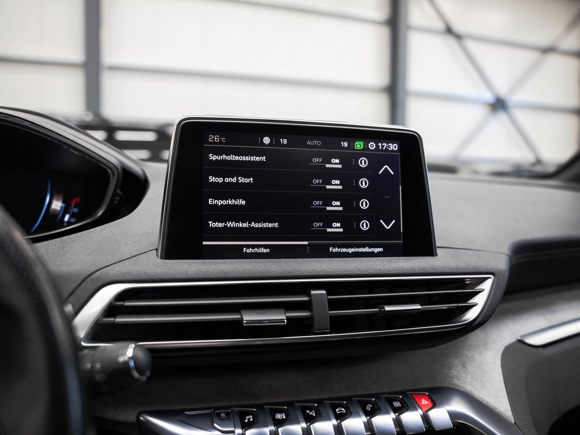 PEUGEOT 3008 2.0 BlueHDi GT EAT-image-27
