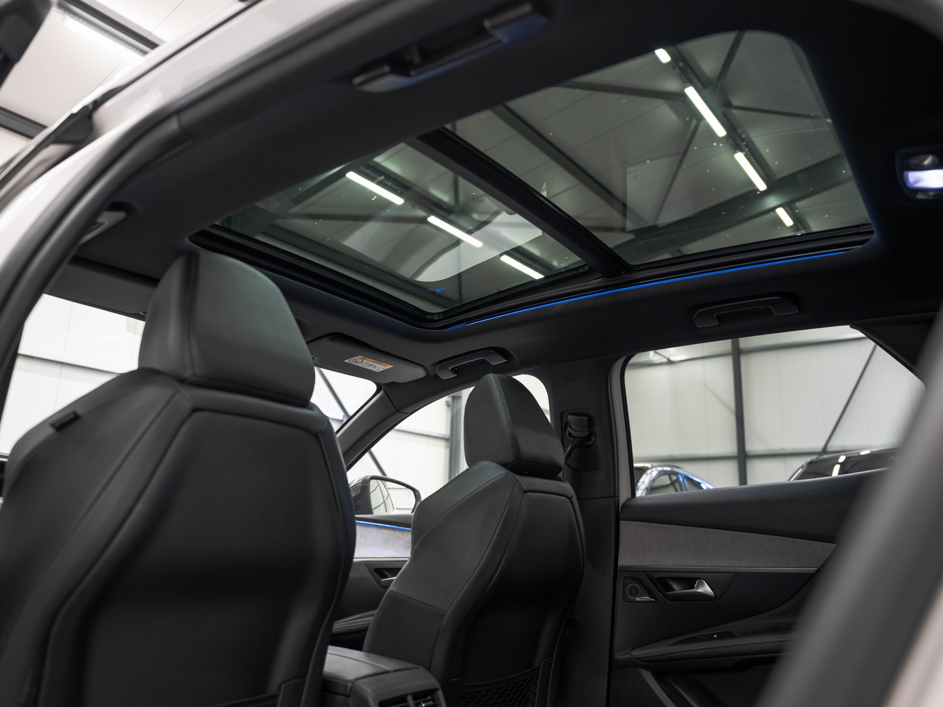PEUGEOT 3008 2.0 BlueHDi GT EAT-image-10